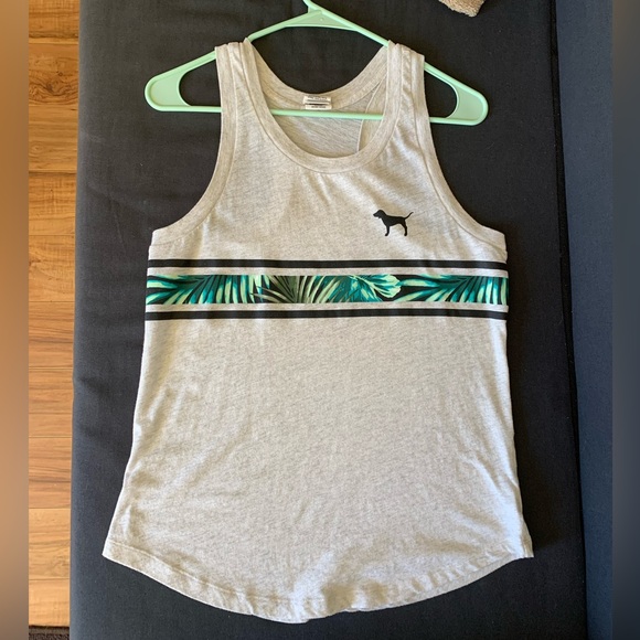 XS Victoria’s Secret PINK racer back tank top - Picture 3 of 4